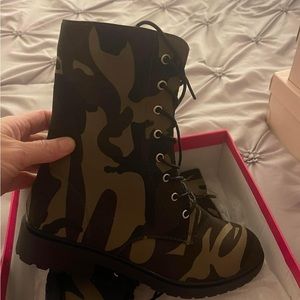 Brand new pair never worn camo style women’s boots. They are size 10